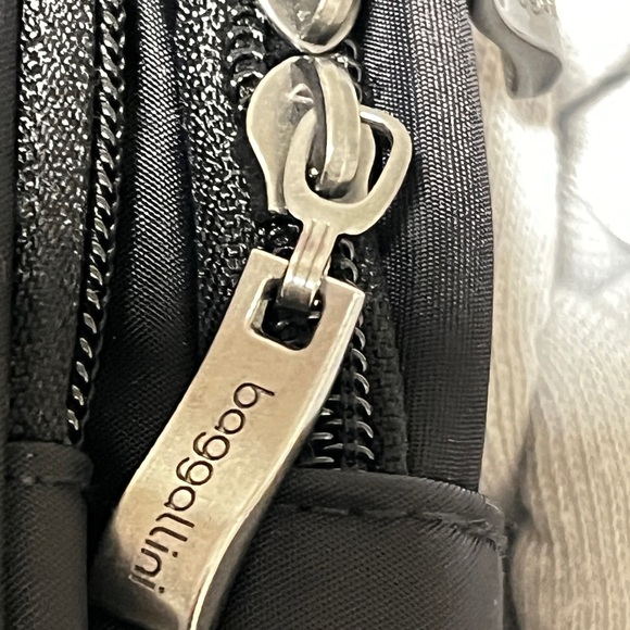 Baggallini NWOT Black Sling Bag - Picture 4 of 4